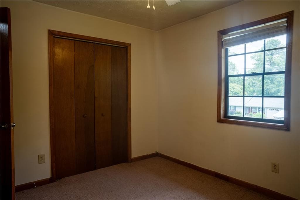 3 bedroom, 2 bathroom, 1,245 sq ft single family residence under contract at 381 Windsor Walk, Conyers, GA 30094 — photo 5