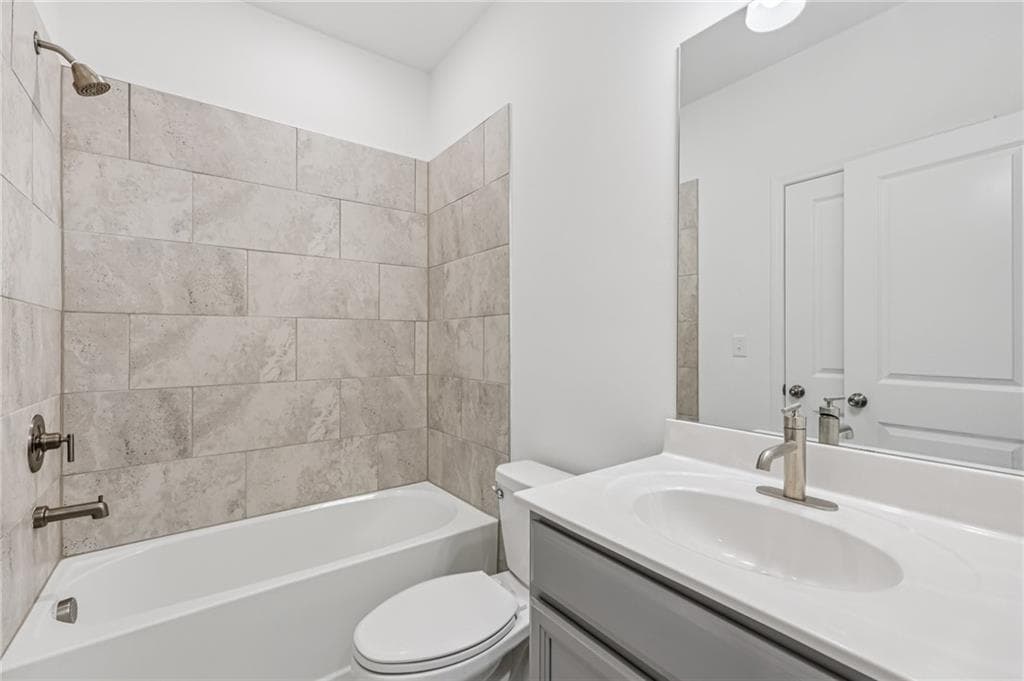 4 bedroom, 4 bathroom, 2,267 sq ft townhouse for sale at 377 Danville Avenue, Suwanee, GA 30024 — photo 4