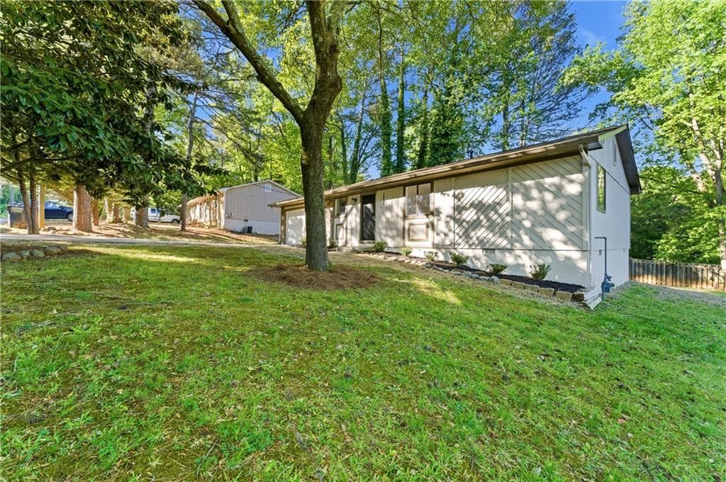 3 bedroom, 2 bathroom, 1,120 sq ft single family residence under contract at 1450 Reddington Lane, Norcross, GA 30093 — photo 2