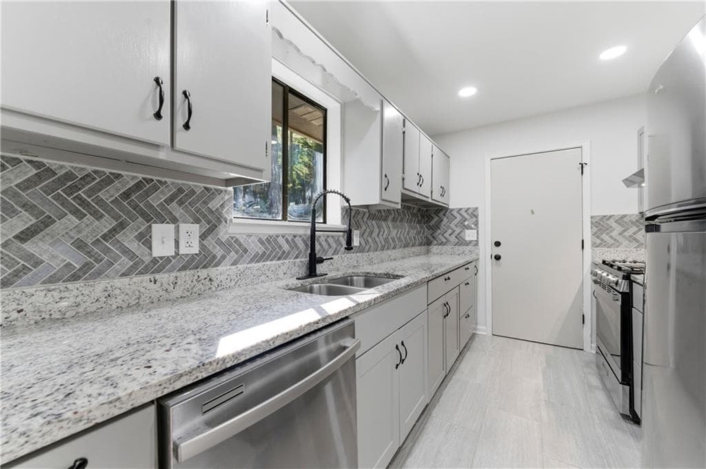 3 bedroom, 2 bathroom, 1,120 sq ft single family residence under contract at 1450 Reddington Lane, Norcross, GA 30093 — photo 7