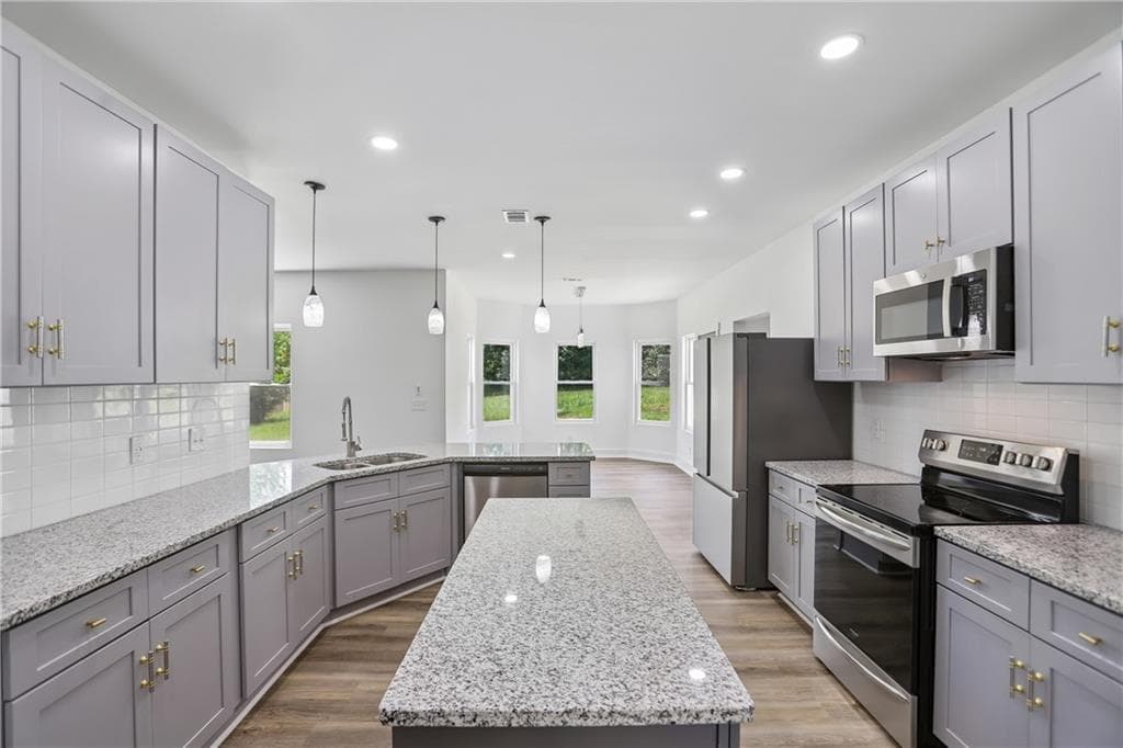6 bedroom, 4 bathroom, 4,117 sq ft single family residence for sale at 35 Fourwood Drive, Covington, GA 30016 — photo 2