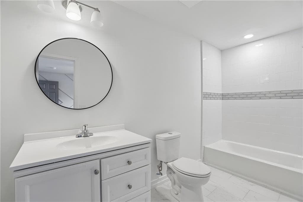 6 bedroom, 4 bathroom, 4,117 sq ft single family residence for sale at 35 Fourwood Drive, Covington, GA 30016 — photo 5