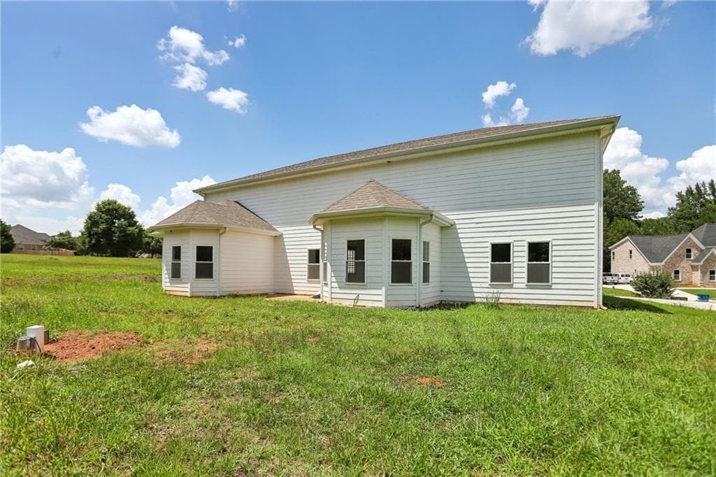 6 bedroom, 4 bathroom, 4,117 sq ft single family residence for sale at 35 Fourwood Drive, Covington, GA 30016 — photo 6