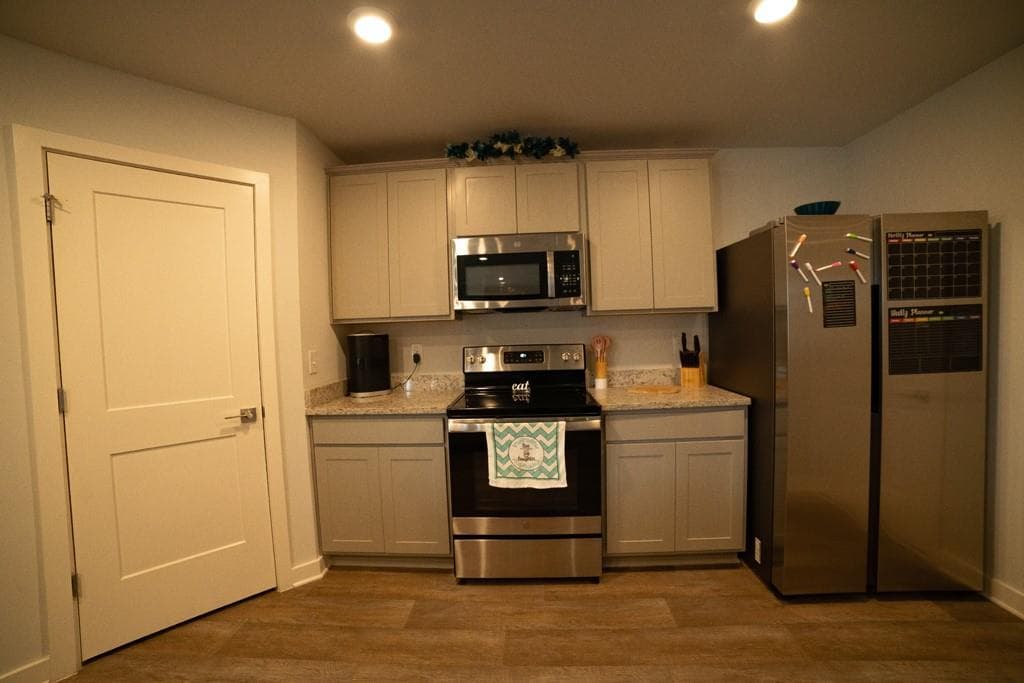 4 bedroom, 3 bathroom, 2,780 sq ft single family residence for sale at 1193 Bluecoat Circle, Hampton, GA 30228 — photo 8
