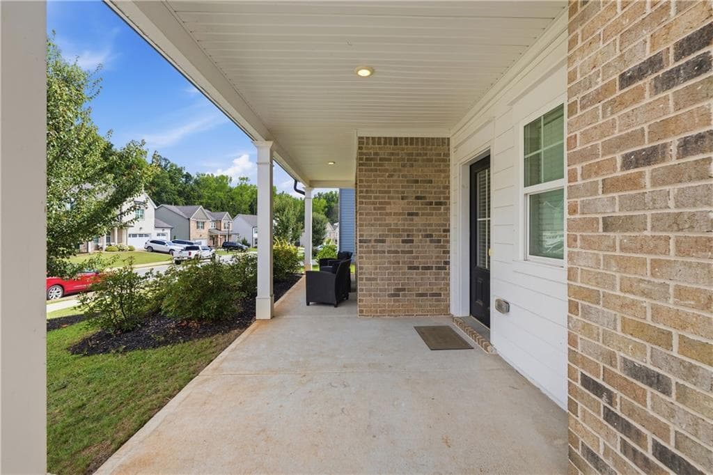 4 bedroom, 4 bathroom, 2,853 sq ft single family residence under contract at 120 Paxton Lane, Jefferson, GA 30549 — photo 2