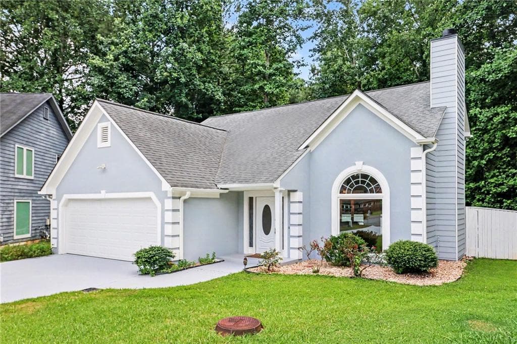 4 bedroom, 3 bathroom, 1,939 sq ft single family residence for sale at 5235 N Somerset Lane, Alpharetta, GA 30004 — photo 2