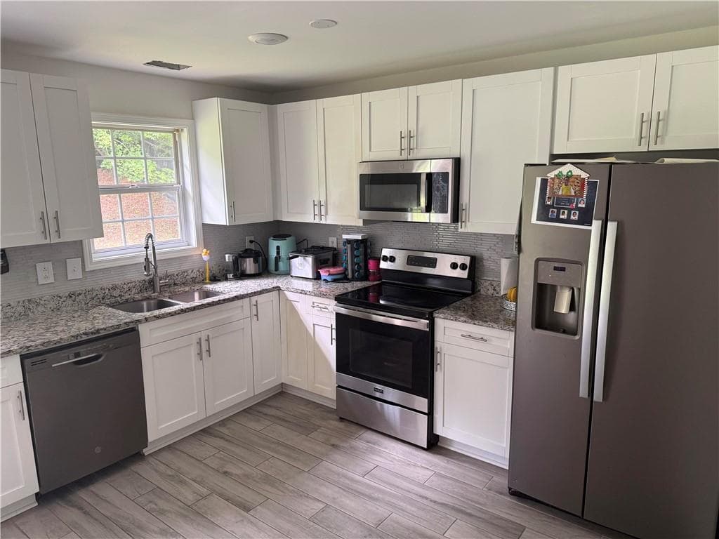 3 bedroom, 3 bathroom, 1,634 sq ft single family residence for sale at 4375 Chestnut Oaks Trace, Lithonia, GA 30038 — photo 2