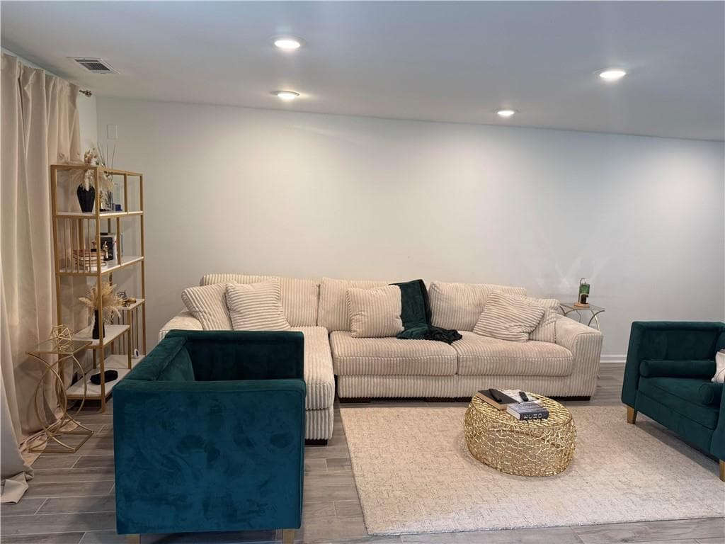 3 bedroom, 3 bathroom, 1,634 sq ft single family residence for sale at 4375 Chestnut Oaks Trace, Lithonia, GA 30038 — photo 3