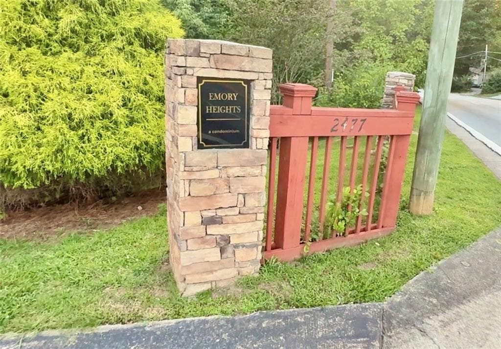 1 bedroom, 1 bathroom, 450 sq ft condominium for sale at 2477 N Decatur Road C5, Decatur, GA 30033 — photo 2