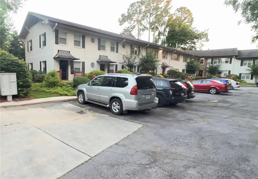 1 bedroom, 1 bathroom, 450 sq ft condominium for sale at 2477 N Decatur Road C5, Decatur, GA 30033 — photo 3