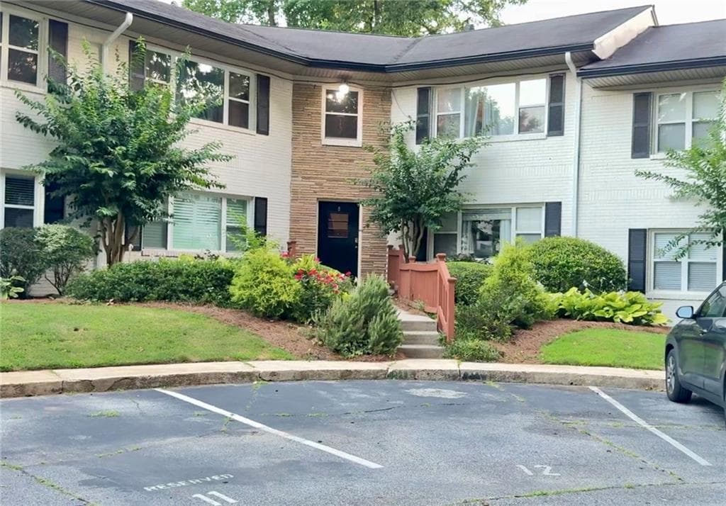 1 bedroom, 1 bathroom, 450 sq ft condominium for sale at 2477 N Decatur Road C5, Decatur, GA 30033 — photo 4