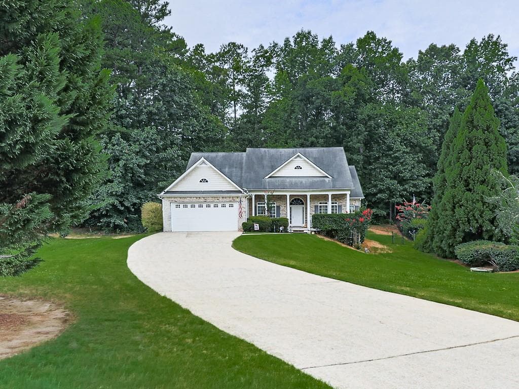 3 bedroom, 2 bathroom, 2,115 sq ft single family residence for sale at 275 Woodridge Drive, Douglasville, GA 30134