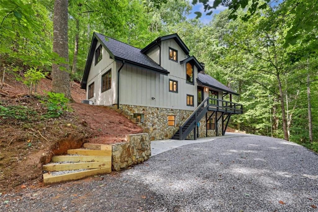 4 bedroom, 3 bathroom, 2,432 sq ft single family residence under contract at 1583 Spring Cove Road, Blairsville, GA 30512 — photo 8