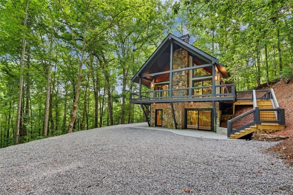 4 bedroom, 3 bathroom, 2,432 sq ft single family residence under contract at 1583 Spring Cove Road, Blairsville, GA 30512