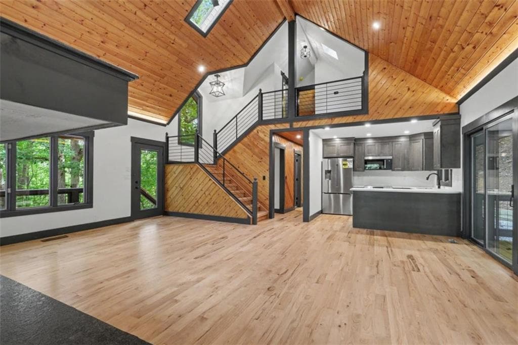 4 bedroom, 3 bathroom, 2,432 sq ft single family residence under contract at 1583 Spring Cove Road, Blairsville, GA 30512 — photo 3