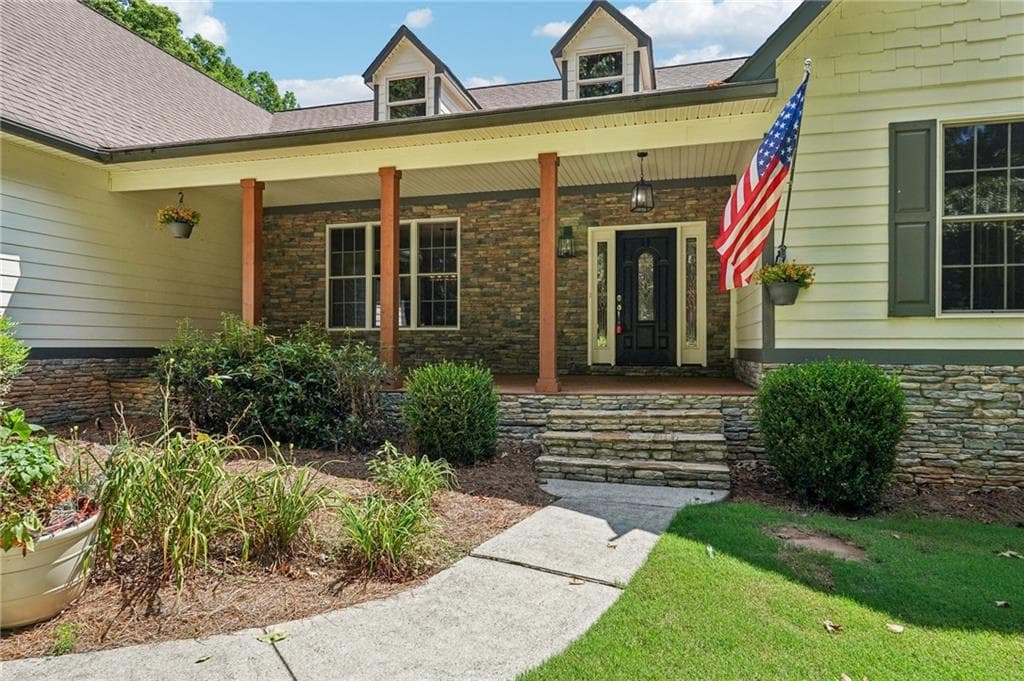 6 bedroom, 4 bathroom, 6,048 sq ft single family residence for sale at 5925 Cantrell Circle, Cumming, GA 30041 — photo 5