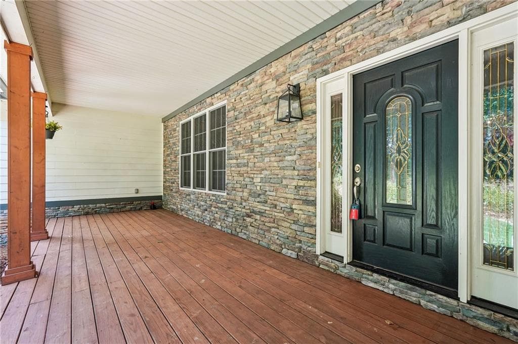 6 bedroom, 4 bathroom, 6,048 sq ft single family residence for sale at 5925 Cantrell Circle, Cumming, GA 30041 — photo 6