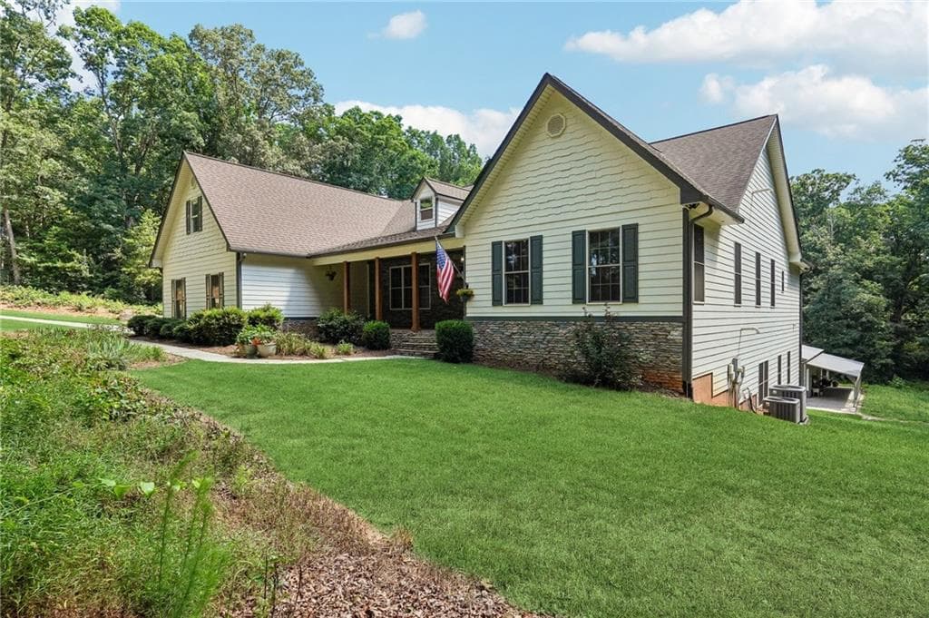 6 bedroom, 4 bathroom, 6,048 sq ft single family residence for sale at 5925 Cantrell Circle, Cumming, GA 30041 — photo 7