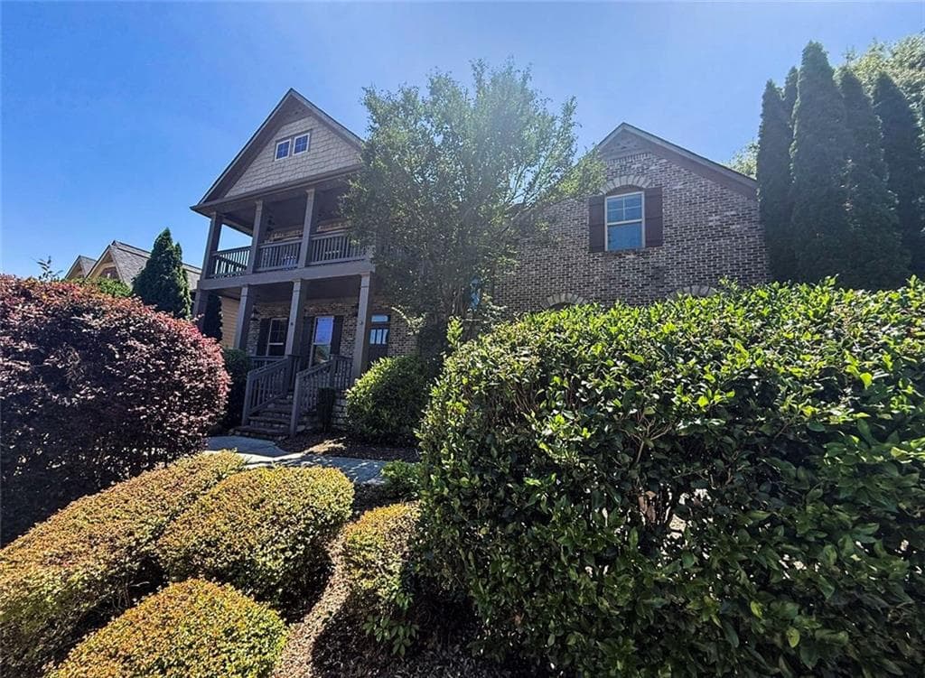 4 bedroom, 3 bathroom, 3,863 sq ft single family residence under contract at 2294 Lake Cove Court, Buford, GA 30519 — photo 2
