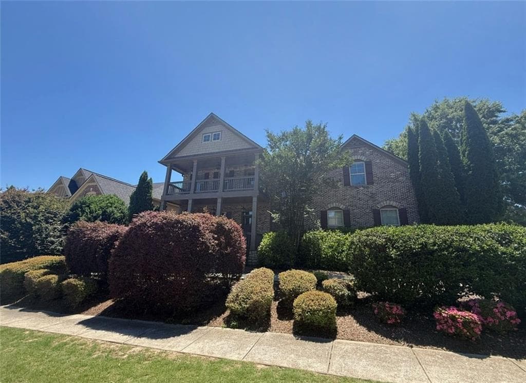 4 bedroom, 3 bathroom, 3,863 sq ft single family residence under contract at 2294 Lake Cove Court, Buford, GA 30519 — photo 3