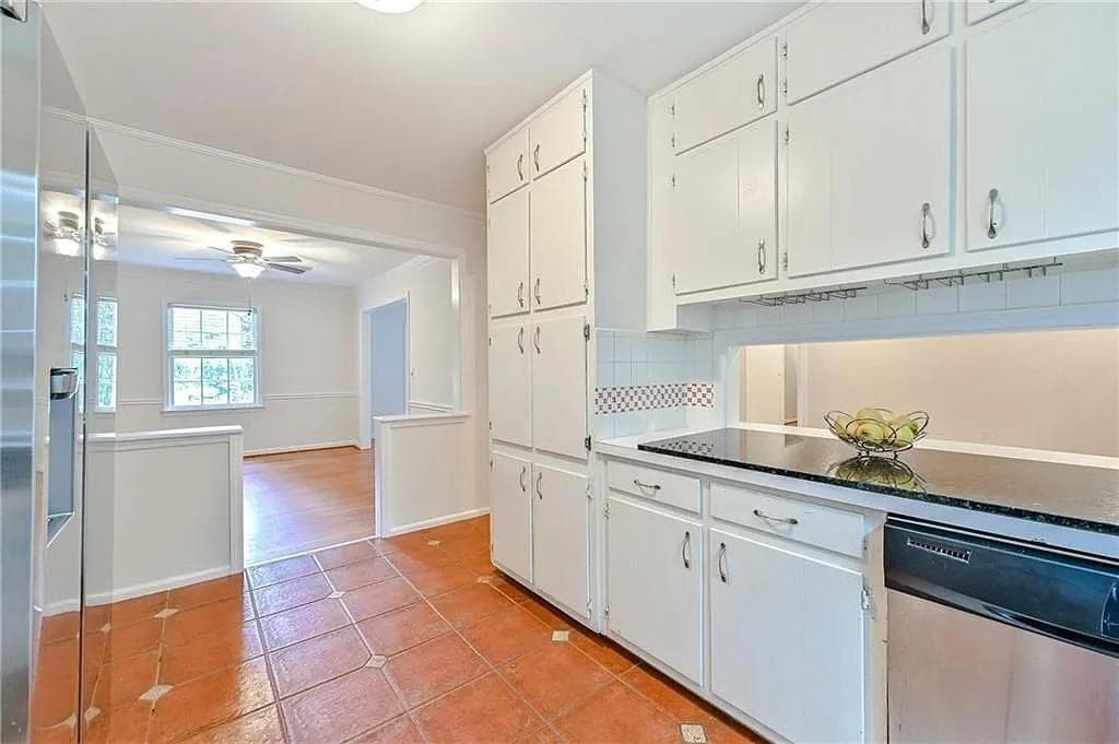 3 bedroom, 2 bathroom, 1,770 sq ft single family residence for rent at 260 River Valley Road, Atlanta, GA 30328 for $2,750 a month — photo 6