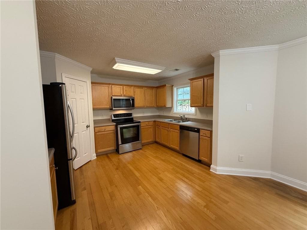 4 bedroom, 3 bathroom, 2,960 sq ft single family residence under contract at 2966 Fairton Trail, Lithonia, GA 30038 — photo 6
