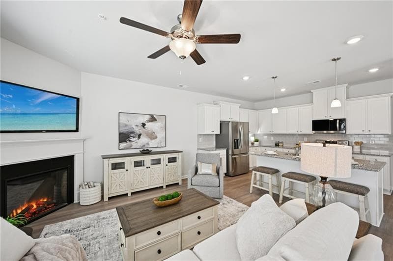 3 bedroom, 3 bathroom, 1,946 sq ft single family residence for rent at 405 Lanier Circle, Woodstock, GA 30189 for $2,300 a month — photo 5