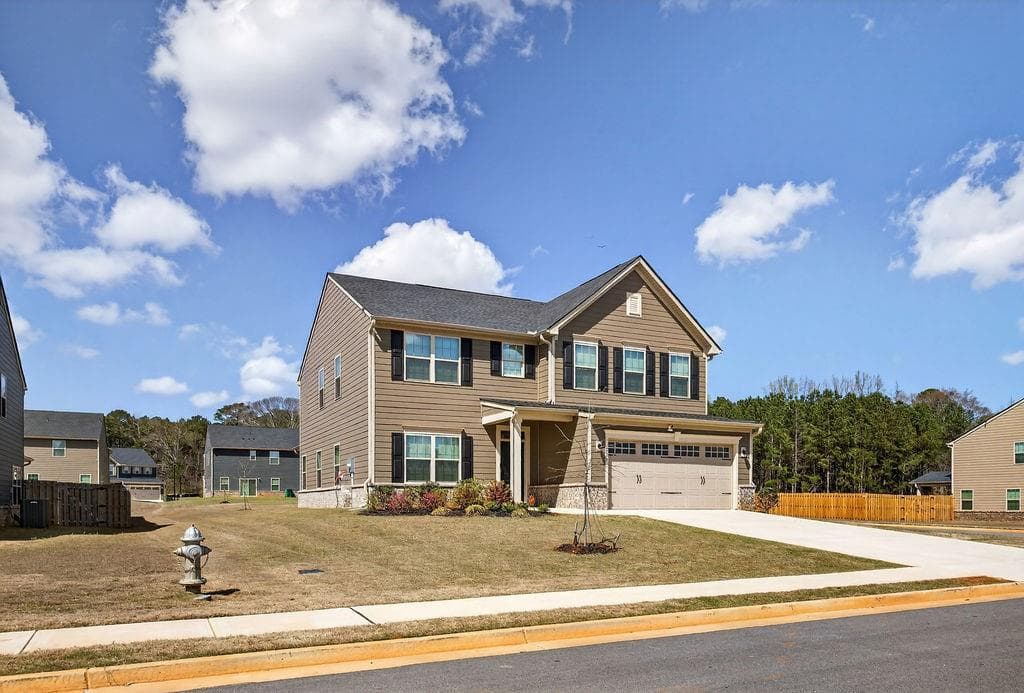 5 bedroom, 3 bathroom, 2,728 sq ft single family residence under contract at 219 Crabapple Road, Mcdonough, GA 30253 — photo 2