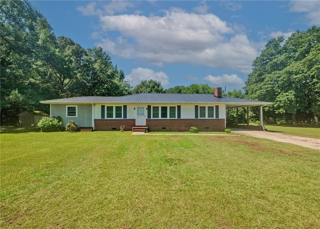 4 bedroom, 2 bathroom, 2,457 sq ft single family residence for sale at 1803 Bowman Highway, Dewy Rose, GA 30634 — photo 2
