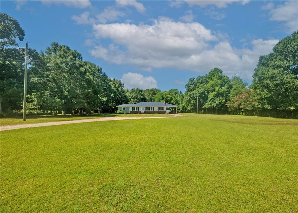4 bedroom, 2 bathroom, 2,457 sq ft single family residence for sale at 1803 Bowman Highway, Dewy Rose, GA 30634 — photo 3