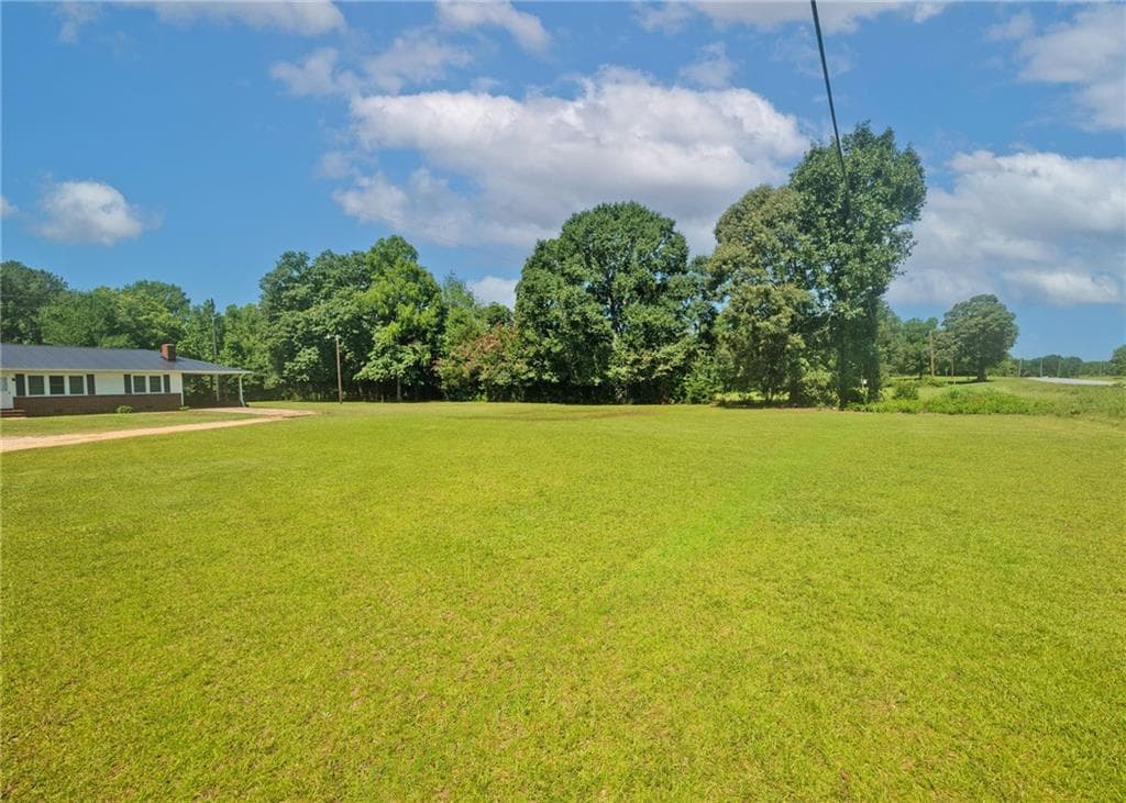 4 bedroom, 2 bathroom, 2,457 sq ft single family residence for sale at 1803 Bowman Highway, Dewy Rose, GA 30634 — photo 4
