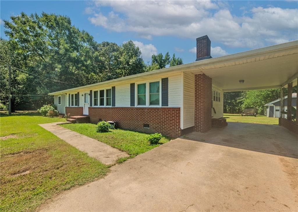 4 bedroom, 2 bathroom, 2,457 sq ft single family residence for sale at 1803 Bowman Highway, Dewy Rose, GA 30634 — photo 7