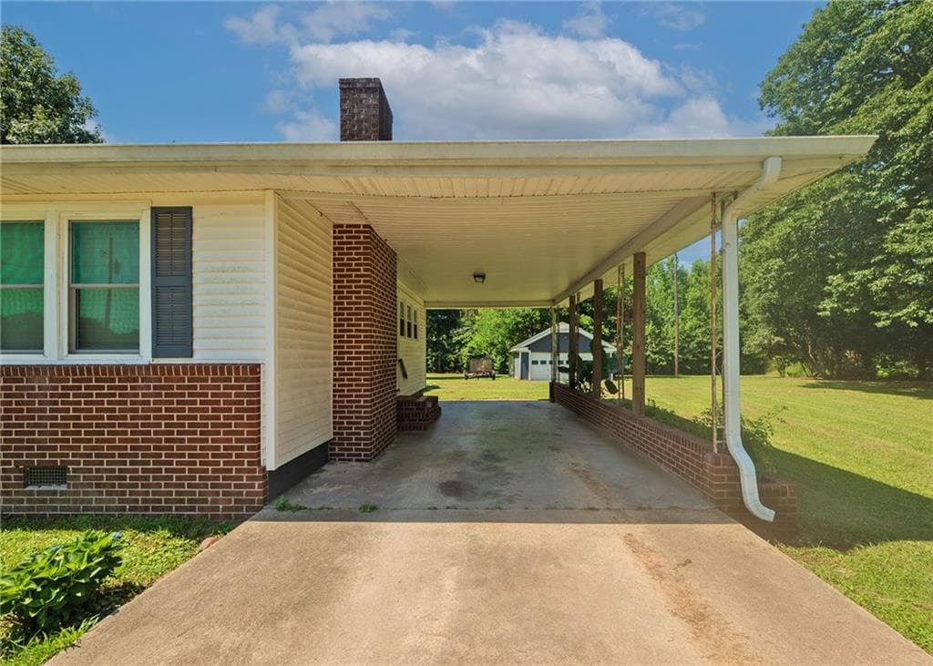 4 bedroom, 2 bathroom, 2,457 sq ft single family residence for sale at 1803 Bowman Highway, Dewy Rose, GA 30634 — photo 8