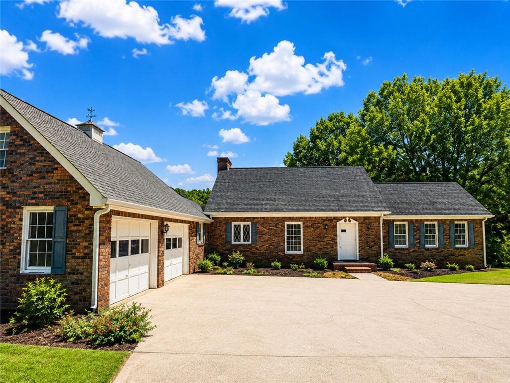 3 bedroom, 2 bathroom, 2,520 sq ft single family residence for sale at 4545 Twin lakes DR Drive, Monroe, GA 30656