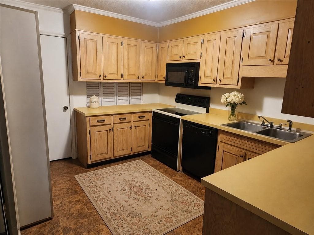 3 bedroom, 3 bathroom, 2,067 sq ft condominium under contract at 38 Willowick Court, Lithonia, GA 30038 — photo 3