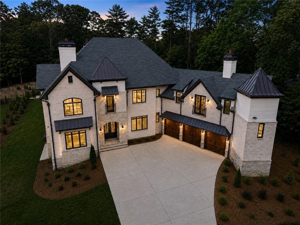 5 bedroom, 6 bathroom, 7,206 sq ft single family residence for sale at 10745 Shallowford Road, Roswell, GA 30075 — photo 3