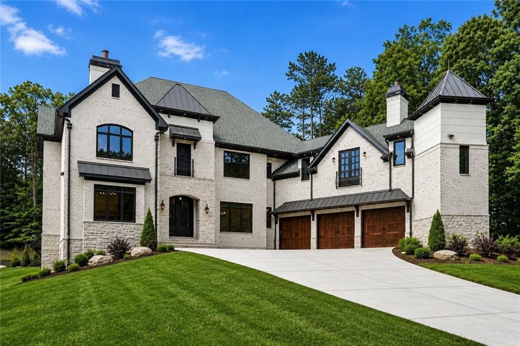 5 bedroom, 6 bathroom, 7,206 sq ft single family residence for sale at 10745 Shallowford Road, Roswell, GA 30075 — photo 5