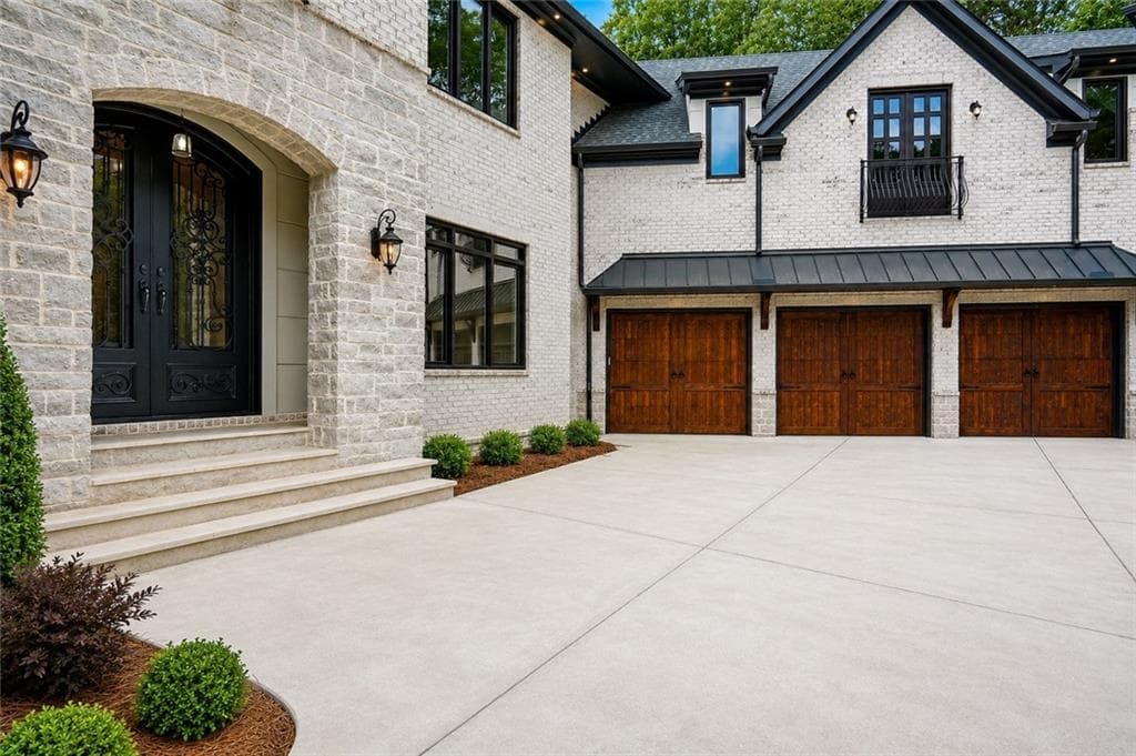 5 bedroom, 6 bathroom, 7,206 sq ft single family residence for sale at 10745 Shallowford Road, Roswell, GA 30075 — photo 6