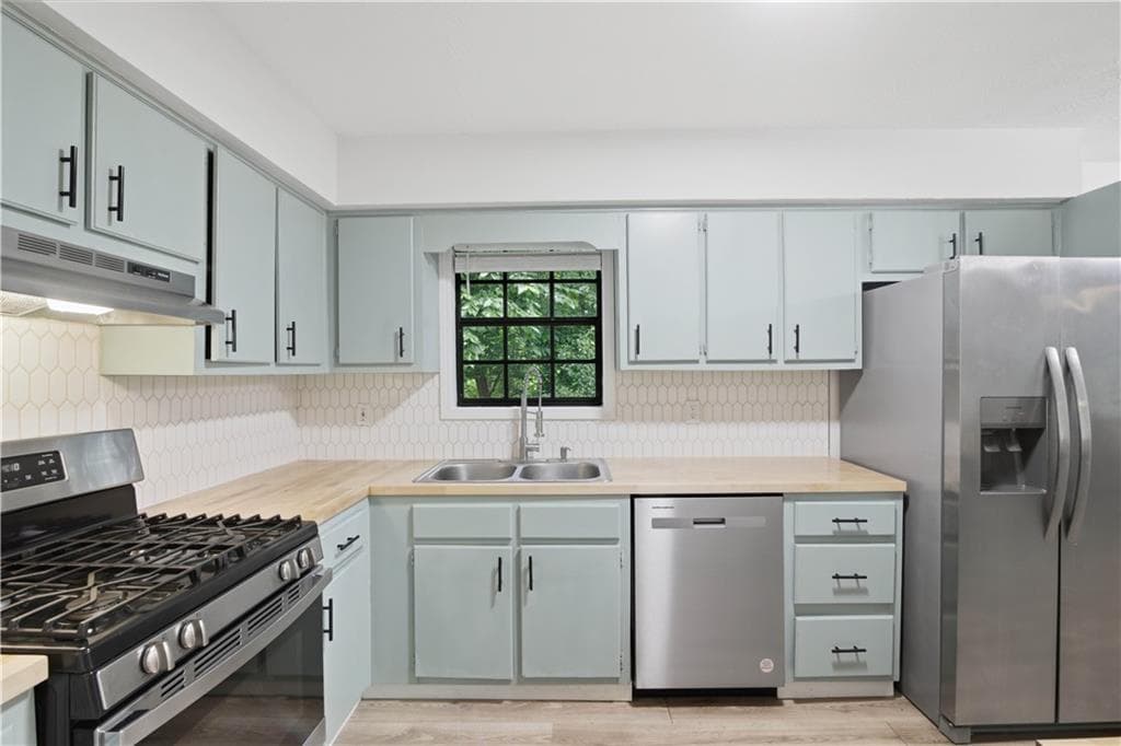 3 bedroom, 2 bathroom, 1,575 sq ft single family residence for sale at 3651 Silver Leaf Lane, Marietta, GA 30008 — photo 2