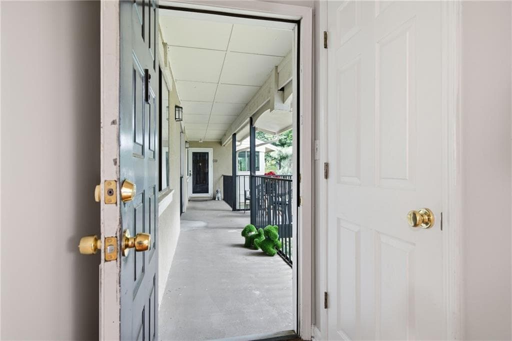 2 bedroom, 2 bathroom, 1,142 sq ft condominium for sale at 1016 Wingate Way, Sandy Springs, GA 30350 — photo 6