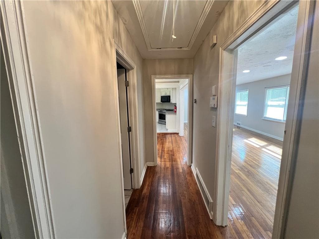 3 bedroom, 1 bathroom, 1,800 sq ft single family residence for sale at 2229 Beecher Circle, Atlanta, GA 30311 — photo 8