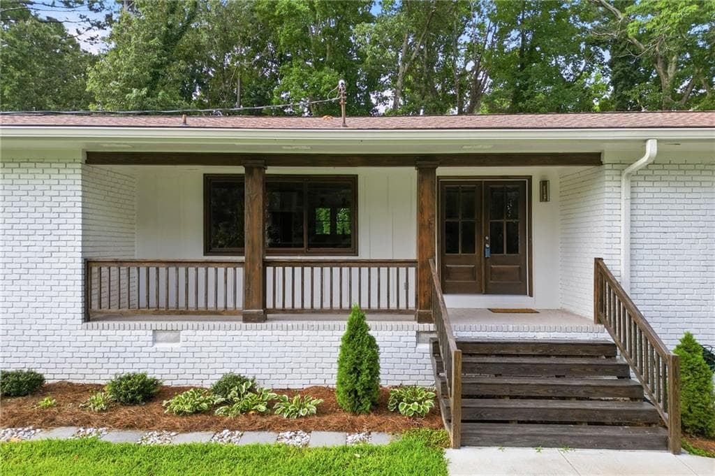 4 bedroom, 3 bathroom, 2,725 sq ft single family residence for sale at 2618 Beechwood Drive, Marietta, GA 30062 — photo 2