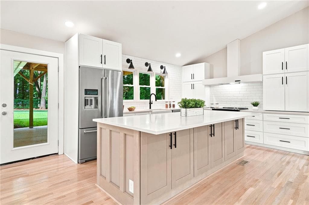 4 bedroom, 3 bathroom, 2,725 sq ft single family residence for sale at 2618 Beechwood Drive, Marietta, GA 30062 — photo 6
