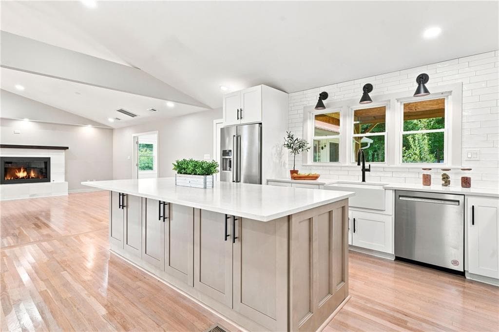 4 bedroom, 3 bathroom, 2,725 sq ft single family residence for sale at 2618 Beechwood Drive, Marietta, GA 30062 — photo 7