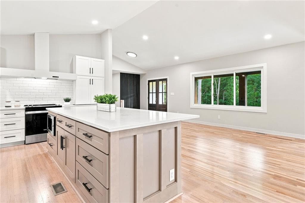 4 bedroom, 3 bathroom, 2,725 sq ft single family residence for sale at 2618 Beechwood Drive, Marietta, GA 30062 — photo 10