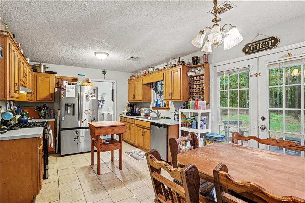3 bedroom, 2 bathroom, 1,435 sq ft single family residence for sale at 205 Woodcrest Drive, Covington, GA 30016 — photo 3