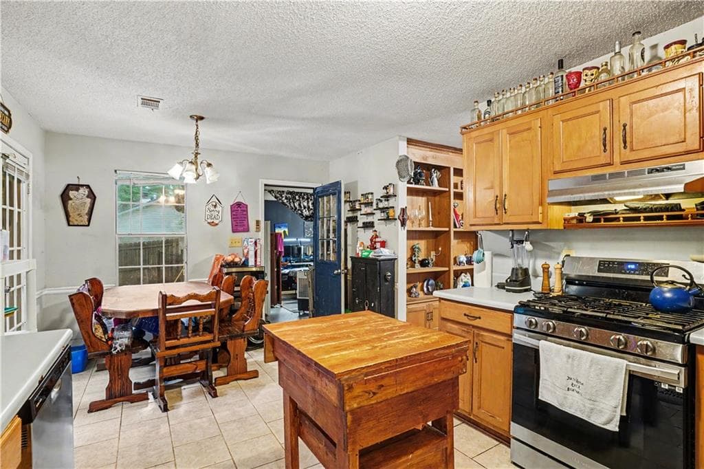3 bedroom, 2 bathroom, 1,435 sq ft single family residence for sale at 205 Woodcrest Drive, Covington, GA 30016 — photo 4