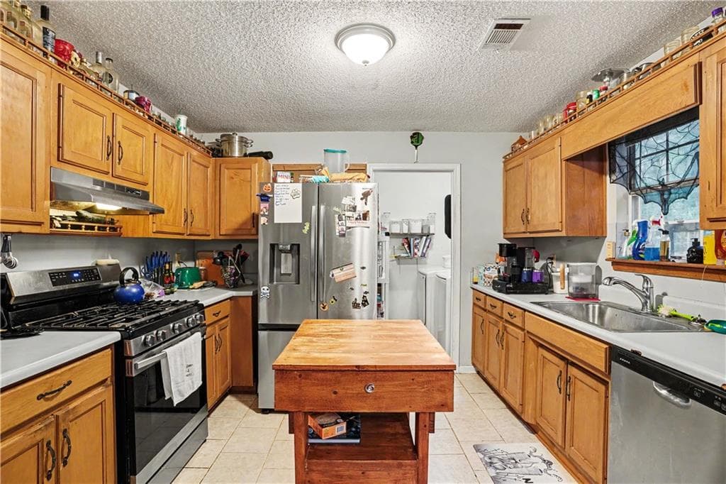 3 bedroom, 2 bathroom, 1,435 sq ft single family residence for sale at 205 Woodcrest Drive, Covington, GA 30016 — photo 5
