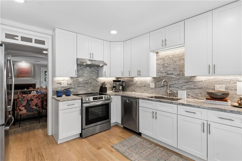 3 bedroom, 3 bathroom, 1,694 sq ft townhouse for sale at 565 Salem Woods Drive, Marietta, GA 30067 — photo 5