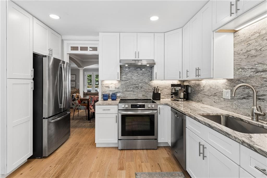 3 bedroom, 3 bathroom, 1,694 sq ft townhouse for sale at 565 Salem Woods Drive, Marietta, GA 30067 — photo 6